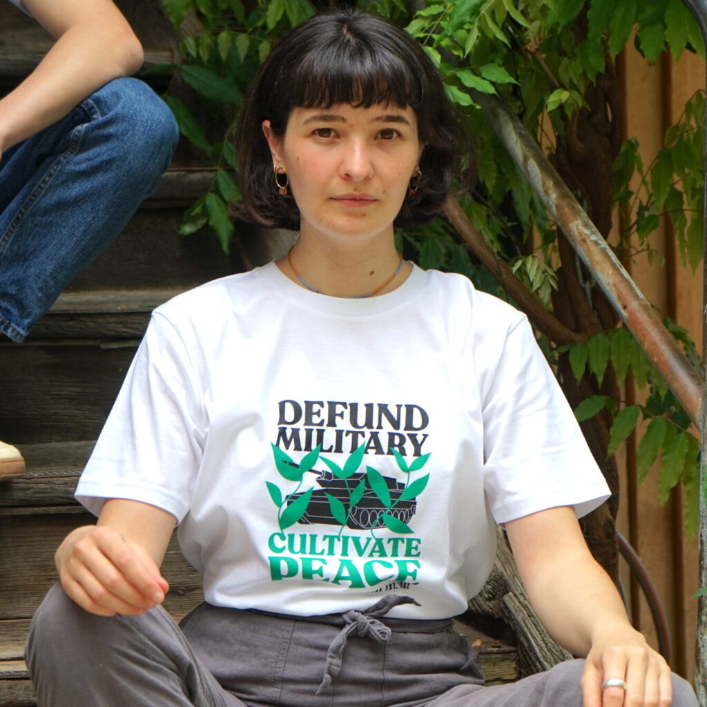 T-Shirt "Defund Military. Cultivate Peace."