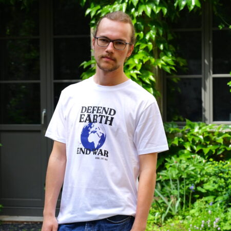 T-Shirt "Defend Earth. End War."