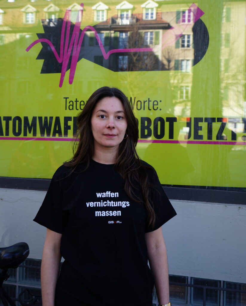T-shirt "waffenvernichtungsmassen"